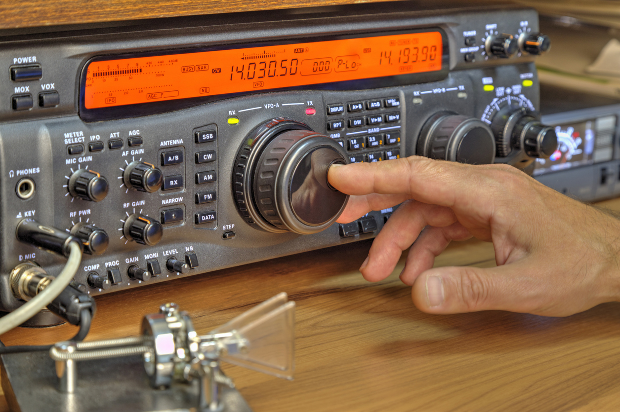A photo depicting an old-fashioned HAM radio.